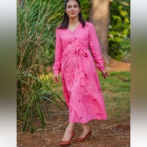 KATARINA POPPY EMBROIDERED MIDI DRESS small